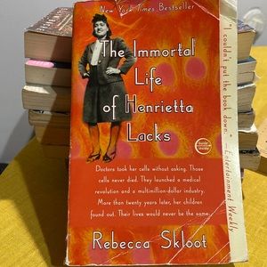 The Immortal Life of Henrietta Lacks by Rebecca Skloot book 📚